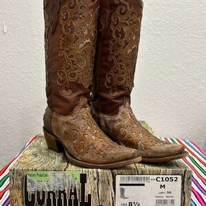 Corral Women's Embroidered Tan Heeled Boots